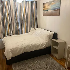 https://two-bedroom-flat-in-london-near-the-02.cambridgehotelsuk.com